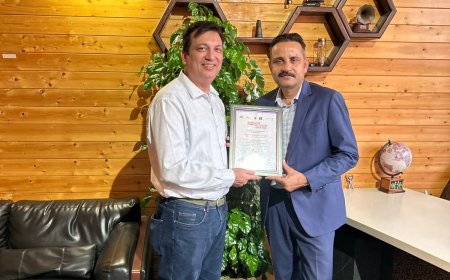 SMEStreet Honours Mr. Vachaspati Singh with the SMEStreet MSME GameChangers Award 2025 Recognising a Leader Transforming India’s Wellness & Hospitality Sector