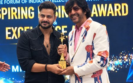 Veeir Chaudary Gets the Star Treatment at Award Night as Fans Line Up for Pictures
